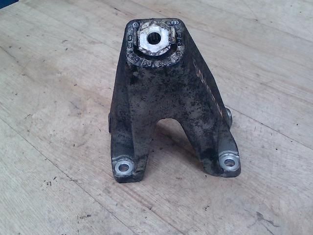 bontott AUDI A8 Motor Tartó Bak (Fém)