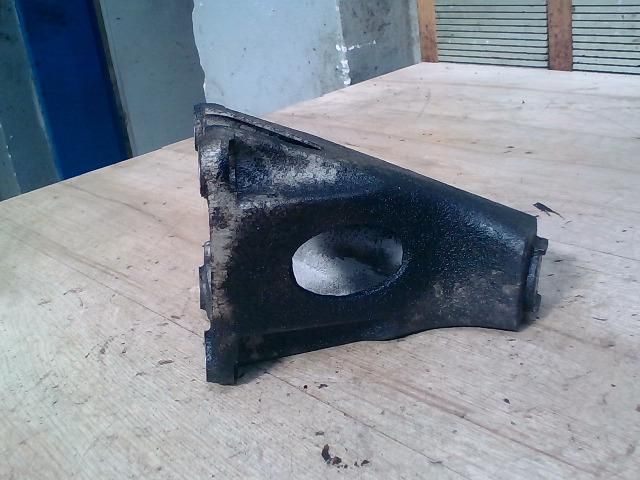 bontott AUDI A8 Motor Tartó Bak (Fém)