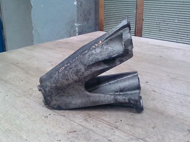 bontott AUDI A8 Motor Tartó Bak (Fém)