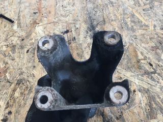 bontott AUDI A8 Motor Tartó Bak Jobb