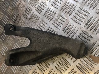 bontott AUDI A8 Motor Tartó Bak Jobb