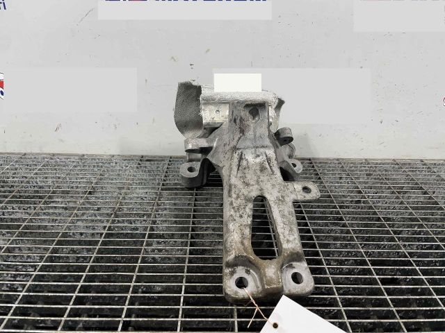 bontott AUDI A8 Motor Tartó Bak Jobb