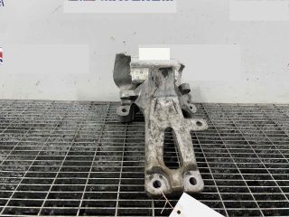 bontott AUDI A8 Motor Tartó Bak Jobb