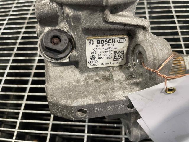 bontott AUDI A8 Nagynyomású Szivattyú