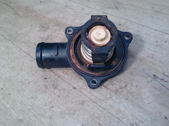 bontott AUDI A8 Termosztátház