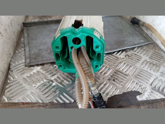 bontott AUDI A8 Üzemanyag Szivattyú