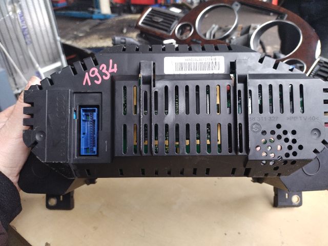 bontott AUDI A8 Kilométeróra