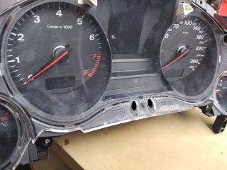 bontott AUDI A8 Kilométeróra