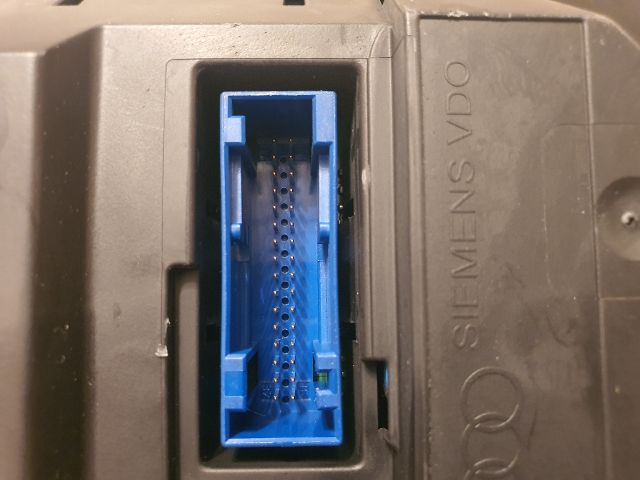 bontott AUDI A8 Kilométeróra