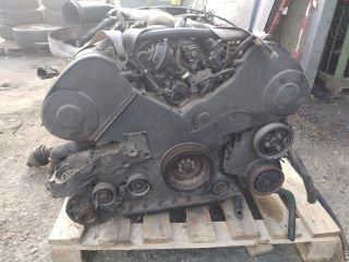 bontott AUDI A8 Motor (Fűzött blokk hengerfejjel)