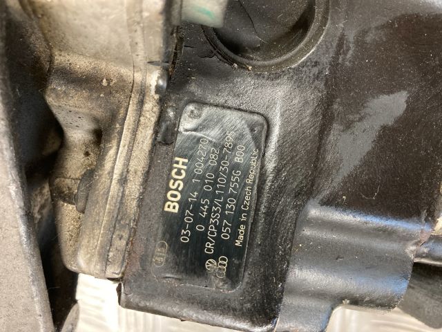 bontott AUDI A8 Adagoló