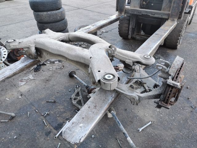 bontott AUDI A8 Hátsó Bölcső