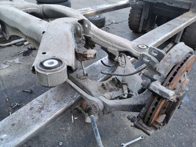 bontott AUDI A8 Hátsó Bölcső