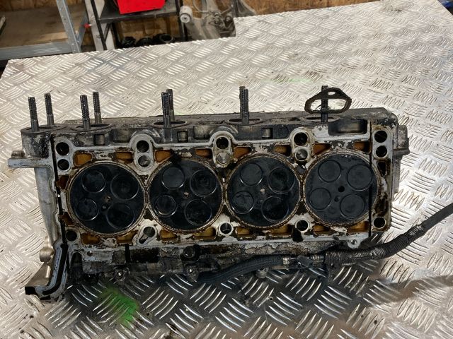 bontott AUDI A8 Jobb Hengerfej (V-Motor/Boxer)