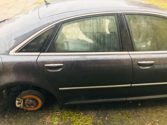 bontott AUDI A8 Motor (Fűzött blokk hengerfejjel)