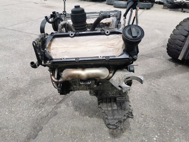 bontott AUDI A8 Motor (Fűzött blokk hengerfejjel)