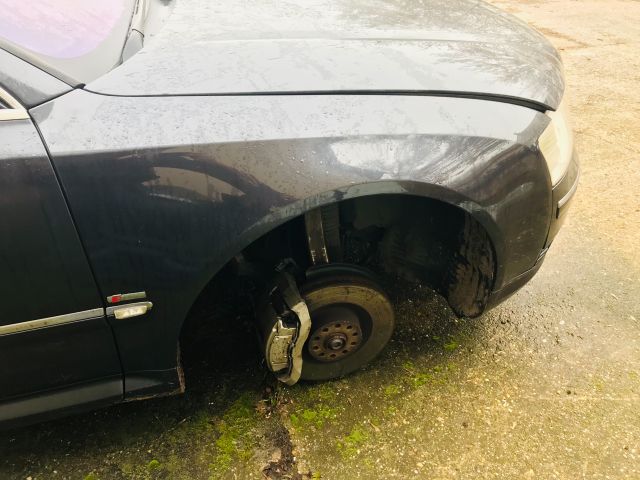 bontott AUDI A8 Motor (Fűzött blokk hengerfejjel)