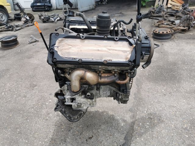bontott AUDI A8 Motor (Fűzött blokk hengerfejjel)
