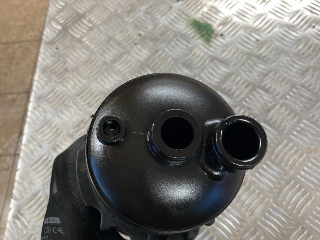 bontott AUDI A8 Olajszűrő Ház