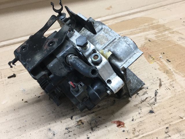 bontott AUDI A8 Üzemanyag Szivattyú