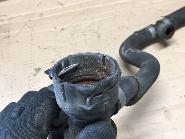 bontott AUDI A8 Vízcső