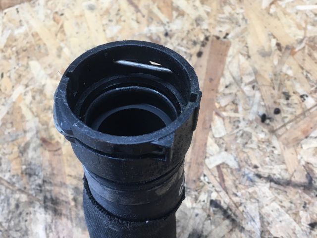 bontott AUDI A8 Vízcső