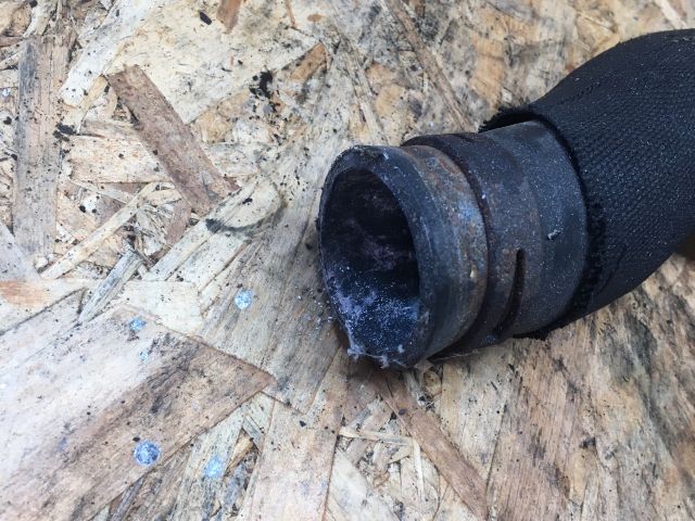 bontott AUDI A8 Vízcső