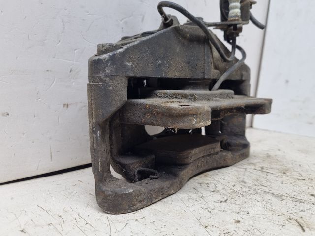 bontott AUDI A8 Bal első Féknyereg Munkahengerrel