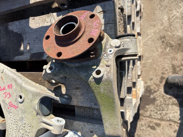 bontott AUDI A8 Bal hátsó Kerékagy