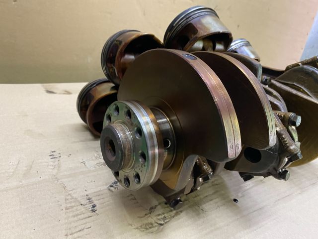 bontott AUDI A8 Dugattyú, Hajtókar és Főtengely