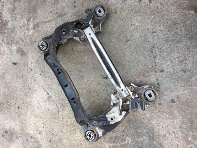 bontott AUDI A8 Első Bölcső