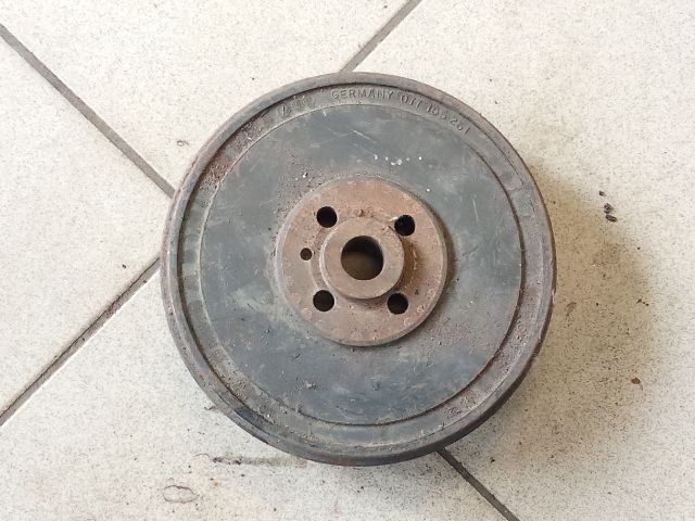 bontott AUDI A8 Főtengely Szíjtárcsa