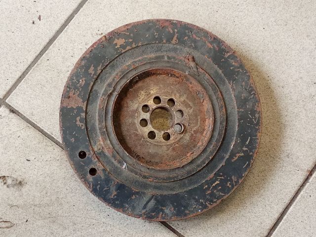 bontott AUDI A8 Főtengely Szíjtárcsa