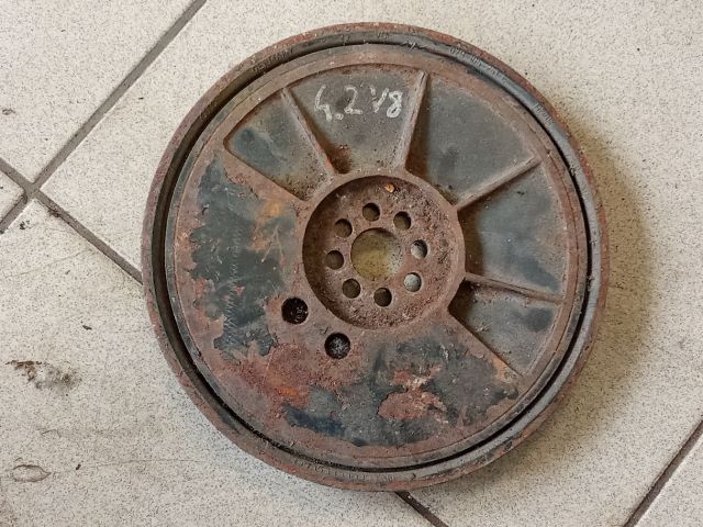 bontott AUDI A8 Főtengely Szíjtárcsa