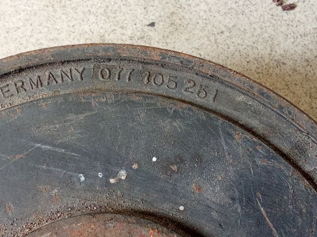 bontott AUDI A8 Főtengely Szíjtárcsa