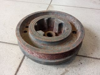 bontott AUDI A8 Főtengely Szíjtárcsa