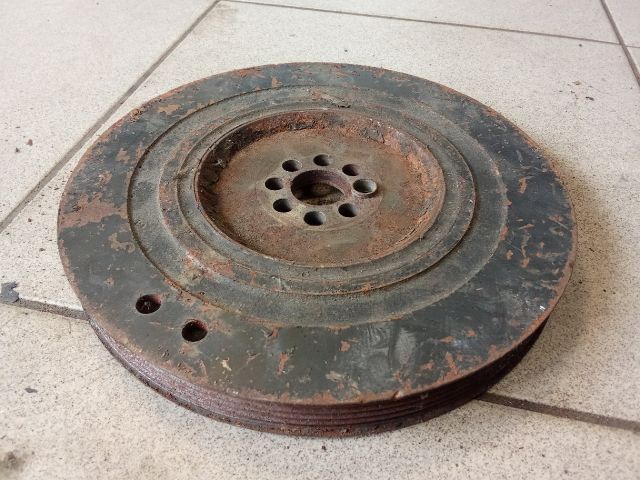 bontott AUDI A8 Főtengely Szíjtárcsa