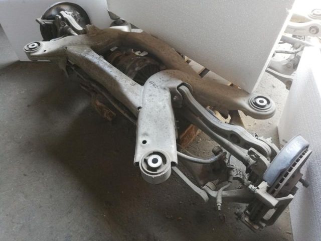 bontott AUDI A8 Hátsó Bölcső