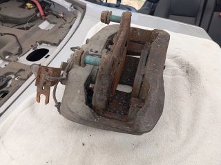 bontott AUDI A8 Jobb első Féknyereg Munkahengerrel