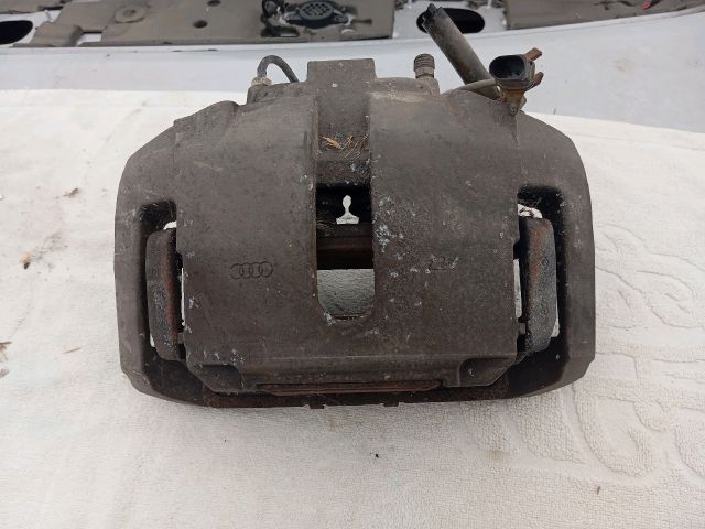 bontott AUDI A8 Jobb első Féknyereg Munkahengerrel