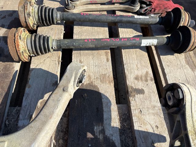 bontott AUDI A8 Jobb hátsó Féltengely