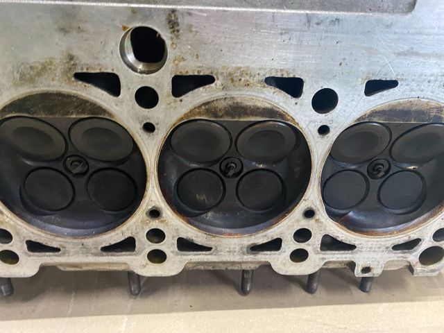 bontott AUDI A8 Jobb Hengerfej (V-Motor/Boxer)