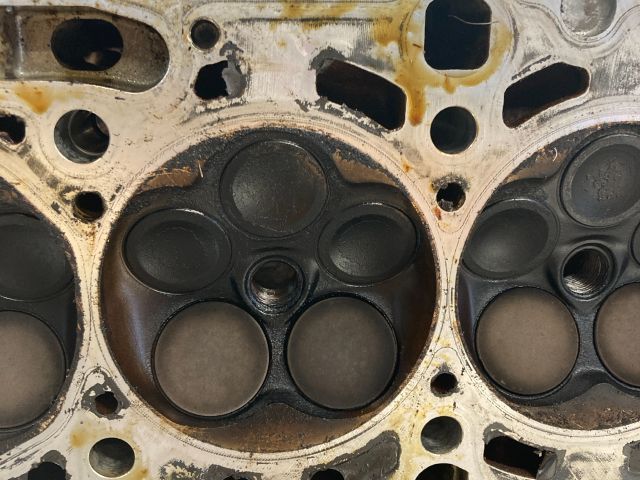 bontott AUDI A8 Jobb Hengerfej (V-Motor/Boxer)