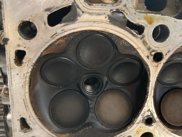 bontott AUDI A8 Jobb Hengerfej (V-Motor/Boxer)