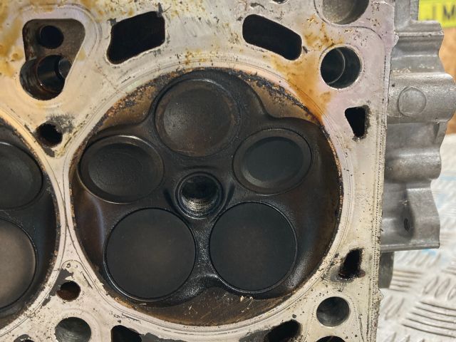 bontott AUDI A8 Jobb Hengerfej (V-Motor/Boxer)