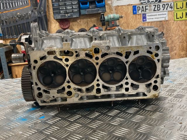 bontott AUDI A8 Jobb Hengerfej (V-Motor/Boxer)