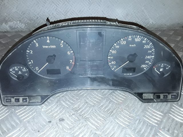 bontott AUDI A8 Kilométeróra