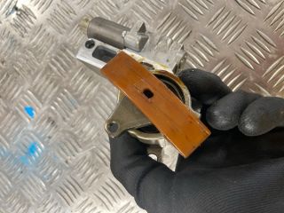 bontott AUDI A8 Láncfeszítő Görgő