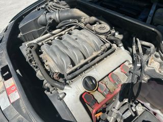 bontott AUDI A8 Motor (Fűzött blokk hengerfejjel)