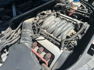 bontott AUDI A8 Motor (Fűzött blokk hengerfejjel)